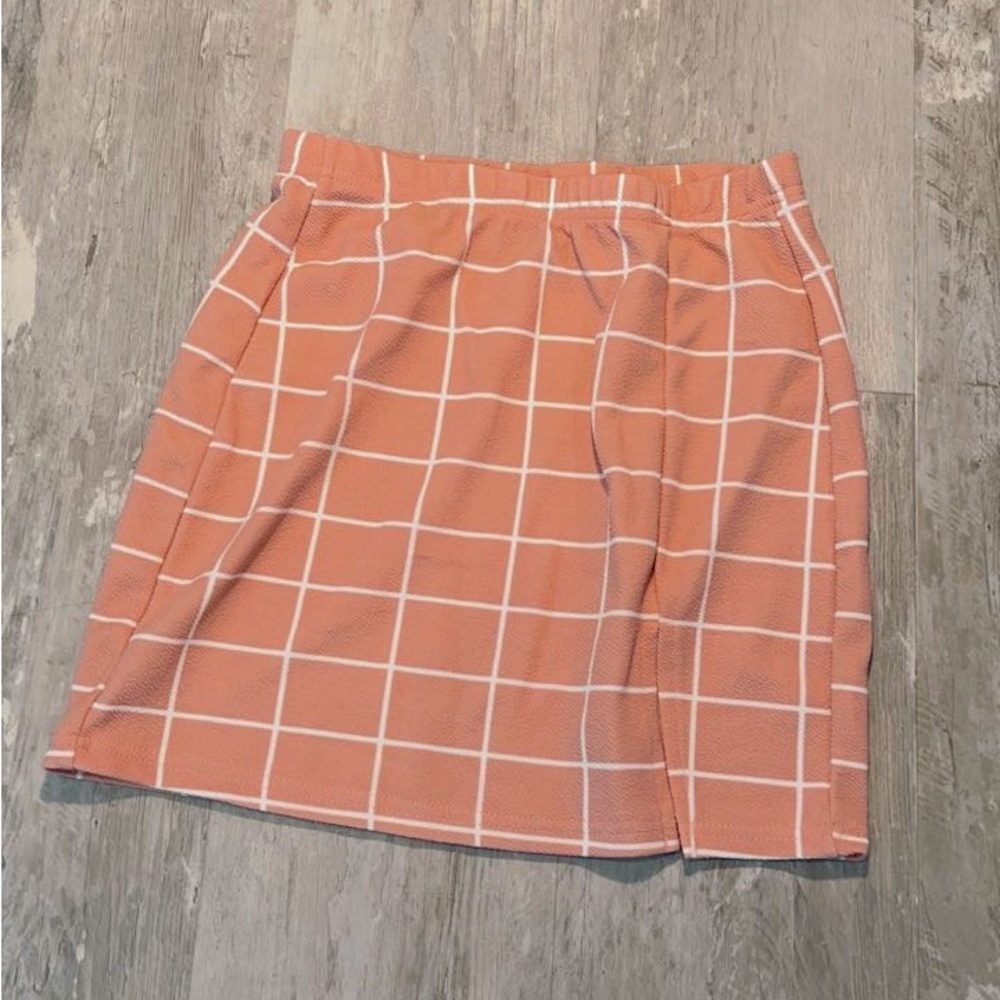 Pink skirt with white stripes